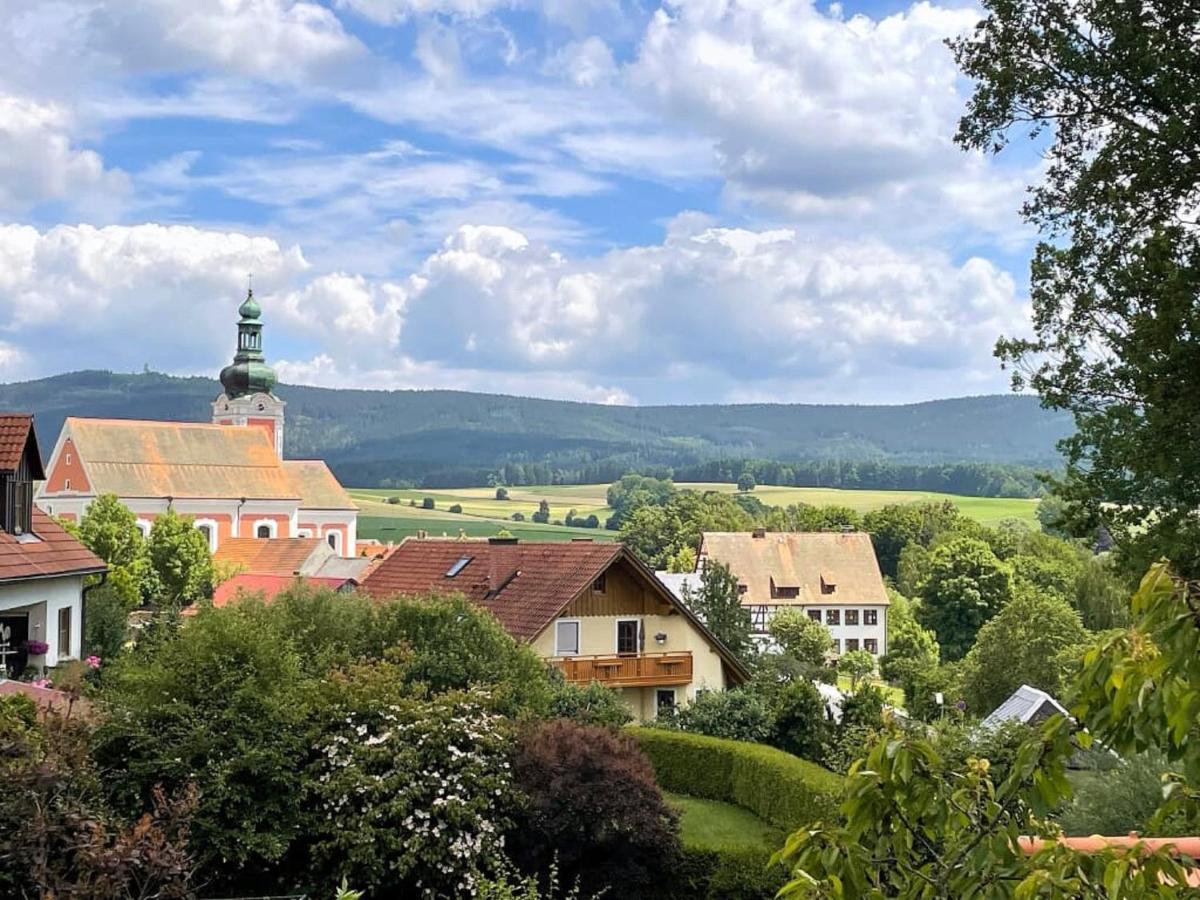 Ferienwohnungen Am Kirchberg Neualbenreuth Ngoại thất bức ảnh